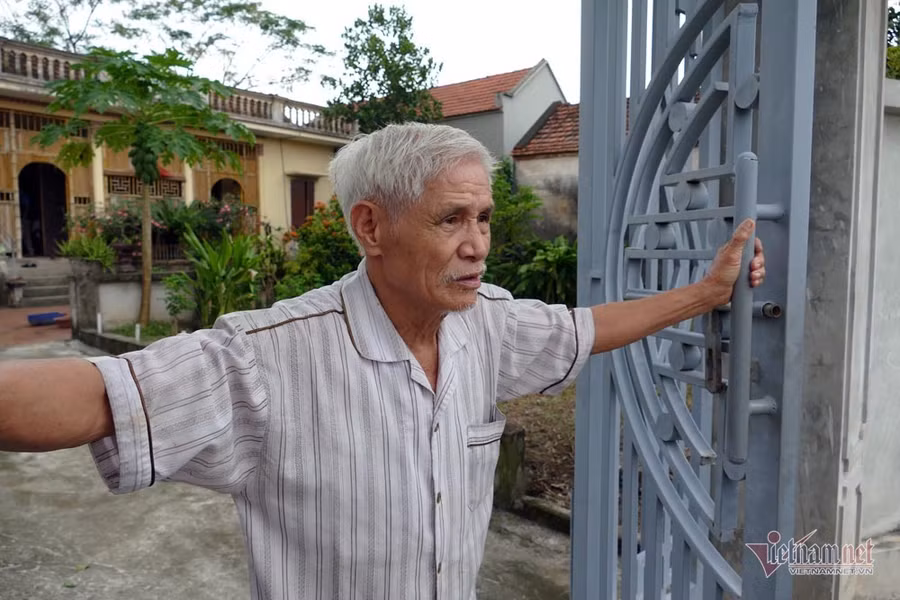 Ông Viết Văn Giòng.