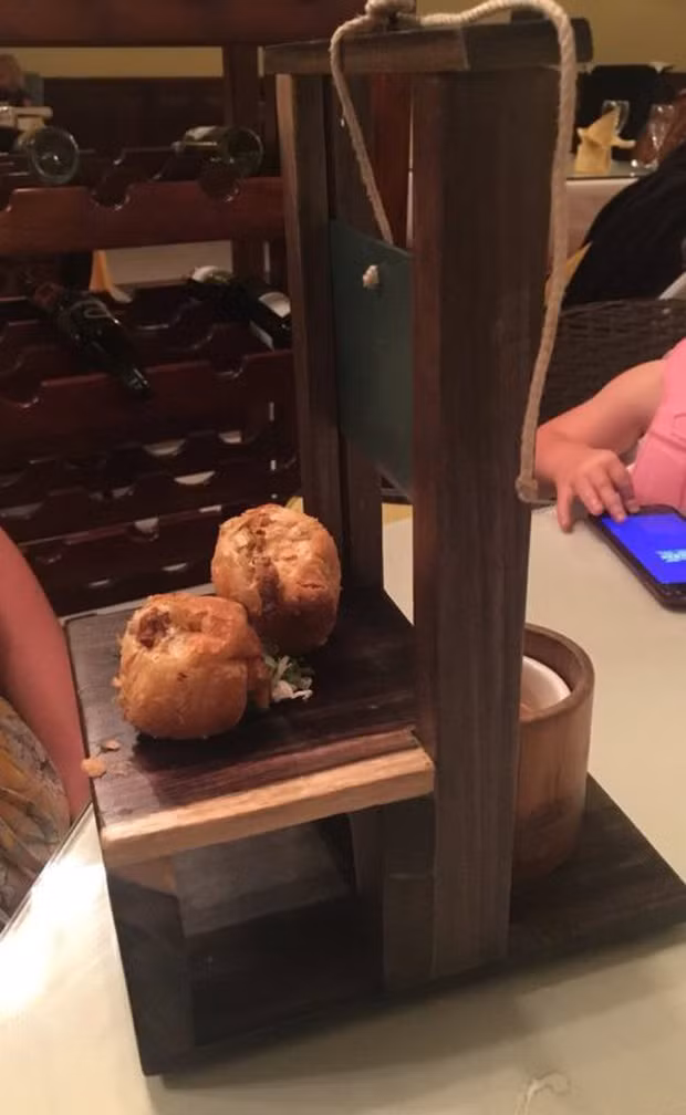 Bánh bao Long đầu trảm dành cho ai thích hành hạ món ăn trước khi thưởng thức.