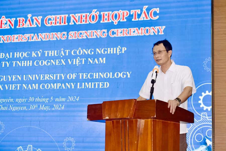 PGS.TS Ngô Như Khoa, Bí thư Đảng uỷ, Chủ tịch Hội đồng trường Đại học Kỹ thuật Công nghiệp phát biểu tại chương trình.