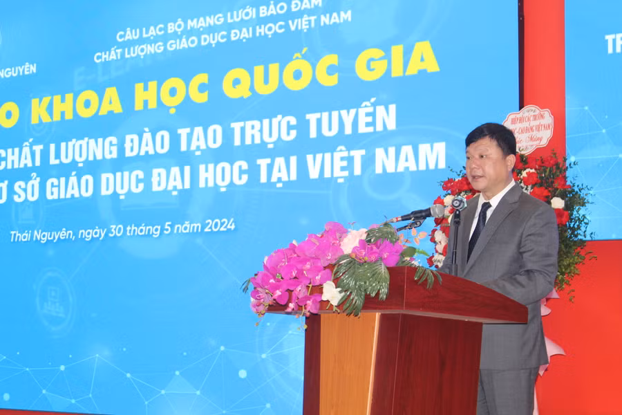 PGS.TS Hoàng Văn Hùng, Giám đốc Đại học Thái Nguyên phát biểu tại Hội thảo.