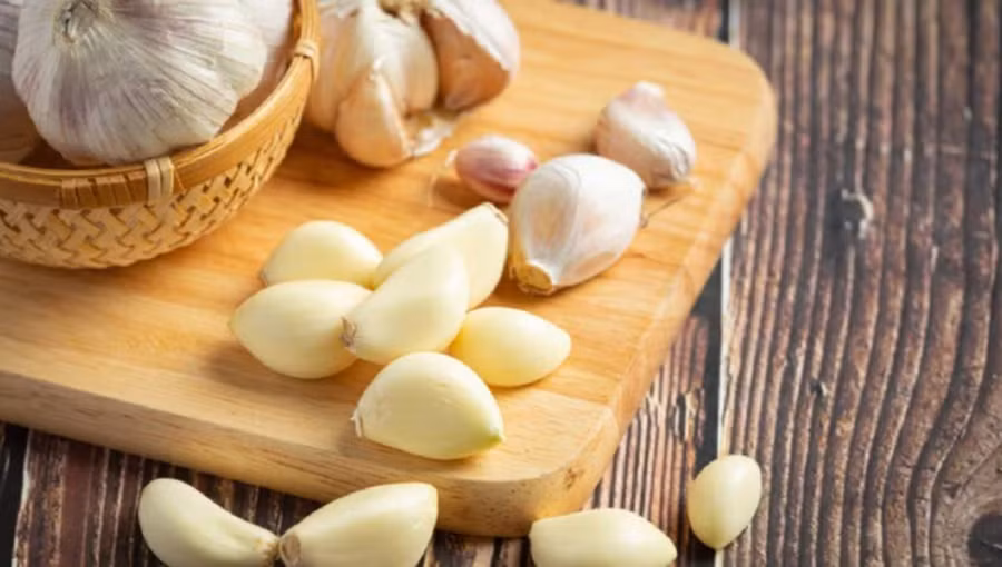 Tỏi không chỉ tốt cho sức khỏe tim mạch mà còn giúp kiểm soát các bệnh mãn tính và tăng cường sức khỏe tổng thể. (Ảnh: ITN)