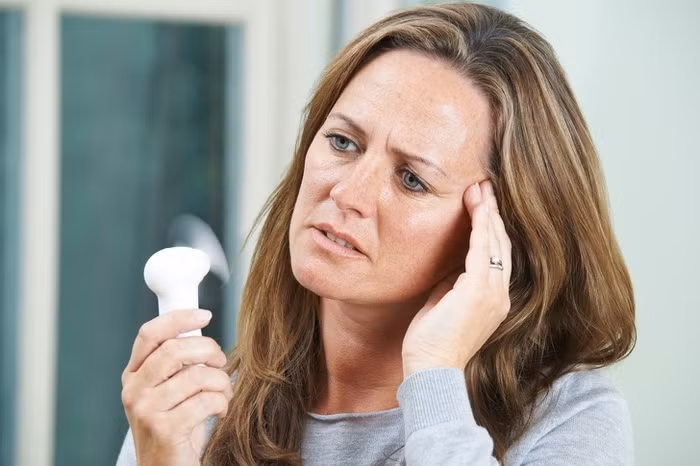Bạn tự hỏi tại sao người lúc nào cũng nhiều mồ hôi? 9 nguyên nhân này sẽ khiến bạn há hốc mồm đấy 