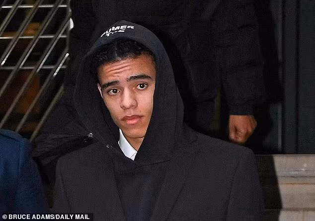Mason Greenwood đang làm mọi cách để có thể khoác áo Man United trở lại.