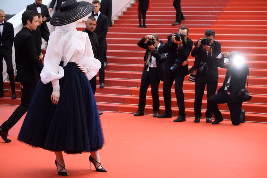 Chẳng cần chiêu trò “hở da thịt”, 25 bộ cánh này vẫn được công nhận là đỉnh nhất Cannes 2019 - Ảnh 2. Chẳng cần chiêu trò “hở da thịt”, 25 bộ cánh này vẫn được công nhận là đỉnh nhất Cannes 2019 - Ảnh 2.
