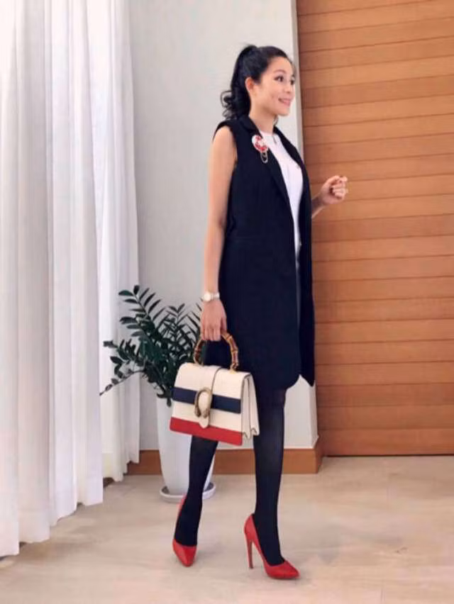 Chân dung người vợ xinh đẹp, tài giỏi đứng sau thành công của “MC quốc dân” Quyền Linh ảnh 4 Chân dung người vợ xinh đẹp, tài giỏi đứng sau thành công của “MC quốc dân” Quyền Linh ảnh 4