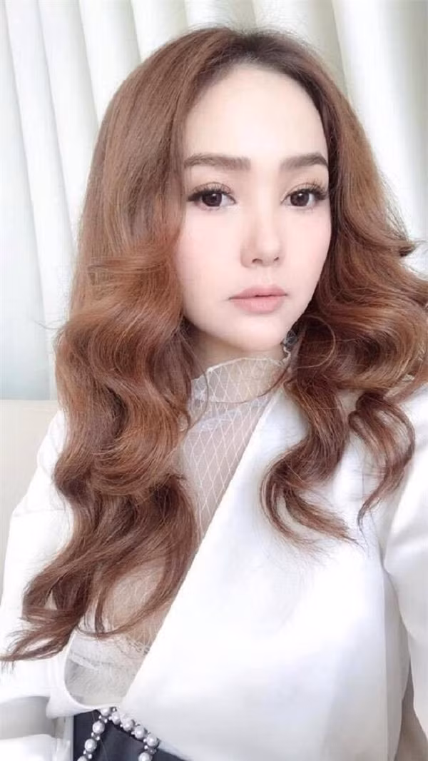 Ảnh thực tế và sau khi chỉnh sửa khác đến ngỡ ngàng của sao Việt ảnh 13 Ảnh thực tế và sau khi chỉnh sửa đến ngỡ ngàng của Sao Việt