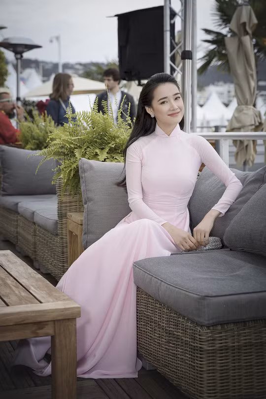 3 mỹ nhân không cần hở bạo vẫn thu hút ánh nhìn trên thảm đỏ LHP Cannes hình ảnh 9 3 my nhan khong can ho bao van thu hut anh nhin tren tham do lhp cannes hinh anh 9