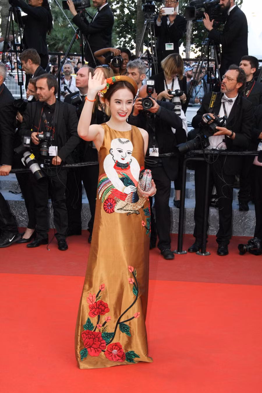 3 mỹ nhân không cần hở bạo vẫn thu hút ánh nhìn trên thảm đỏ LHP Cannes hình ảnh 11 3 my nhan khong can ho bao van thu hut anh nhin tren tham do lhp cannes hinh anh 11