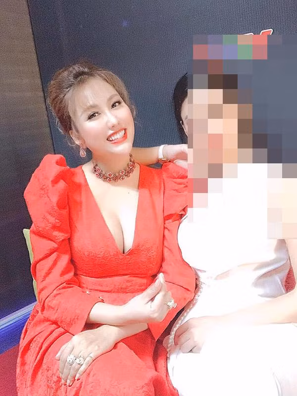 Hoảng hốt chiếc cằm ngày một dài và nhọn của Phi Thanh Vân ảnh 1 hot hoang truoc chiec cam ngay mot dai ngoang va nhon hoat cua phi thanh van - 2
