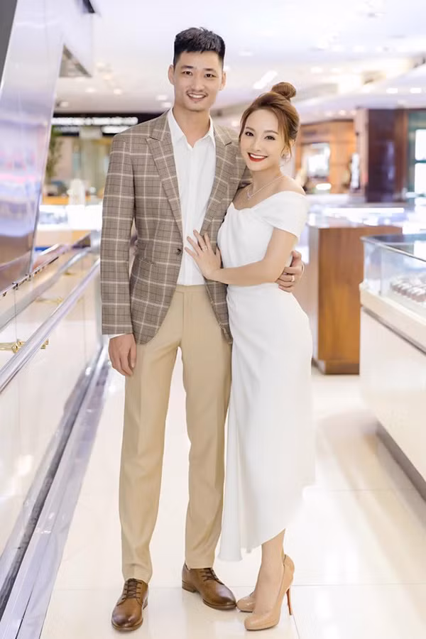 Những lần sánh đôi ở sự kiện của vợ chồng Bảo Thanh