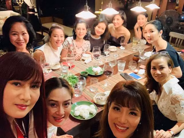 Nữ hoàng ảnh lịch Hiền Mai “tố” nhan sắc thật của dàn Hoa hậu đình đám qua một bức ảnh ảnh 5