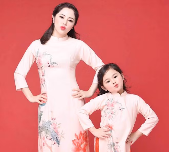 Bạch Lan Phương nhí nhảnh bên con gái