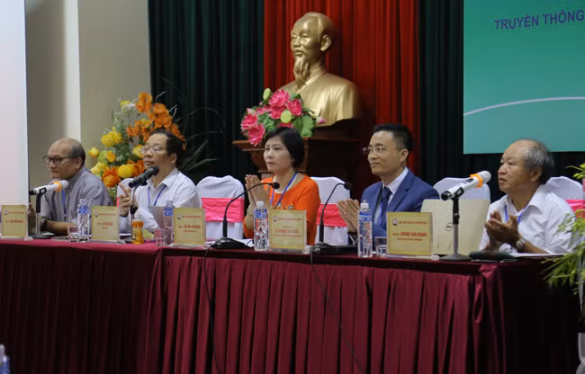 lê hoàng anh tuấn không phải giảng viên thỉnh giảng ở hv báo chí? hình 2 le hoang anh tuan khong phai giang vien thinh giang o hv bao chi? hinh 2