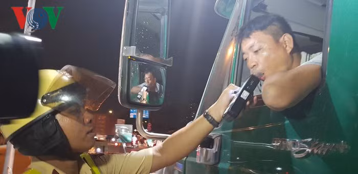 phat tu tai xe uong ruou bia ngay ca khi chua gay tai nan: nen hay khong? hinh 1