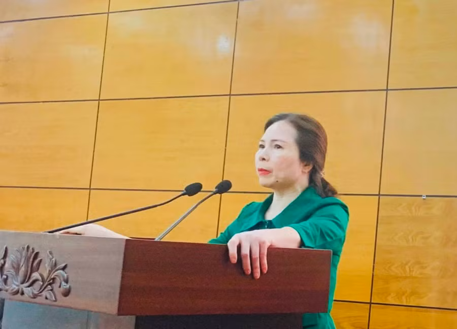 Bà Dương Bích Nguyệt, Giám đốc Sở GD&amp;ĐT tỉnh Lào Cai phát biểu tại Hội nghị.