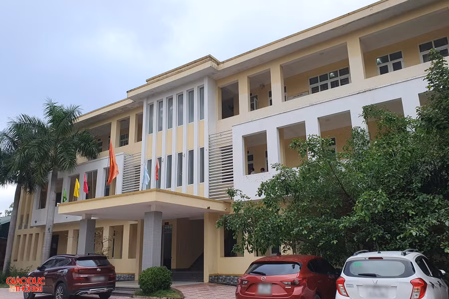 Trụ sở làm việc Ban Quản lý dự án đầu tư xây dựng thành phố Vinh – đơn vị quản lý và điều hành dự án. Trụ sở làm việc Ban Quản lý dự án đầu tư xây dựng thành phố Vinh – đơn vị quản lý và điều hành dự án.