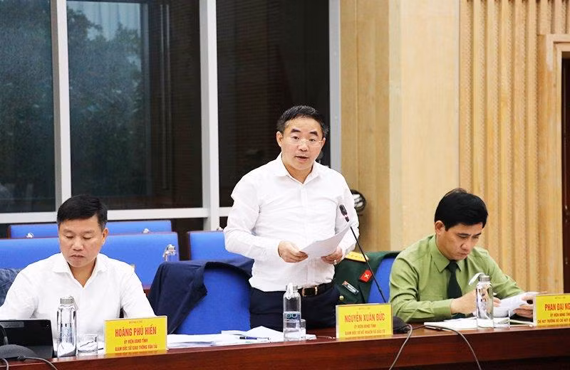 Giám đốc Sở KH&ĐT Nguyễn Xuân Đức báo cáo tình hình phát triển kinh tế - xã hội năm 2022 và kế hoạch năm 2023. Giám đốc Sở KH&ĐT Nguyễn Xuân Đức báo cáo tình hình phát triển kinh tế - xã hội năm 2022 và kế hoạch năm 2023.