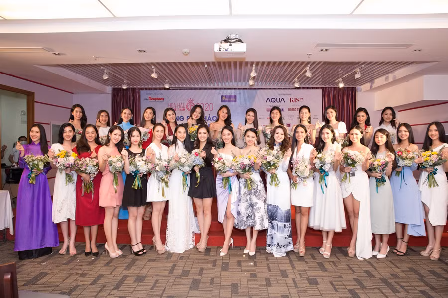 30 cô gái xinh đẹp và tài năng nhất để bước tiếp vào vòng Bán kết.