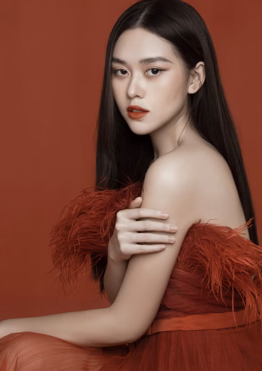 Á hậu Tường San đẹp "ma mị" đón Trung thu ảnh 6