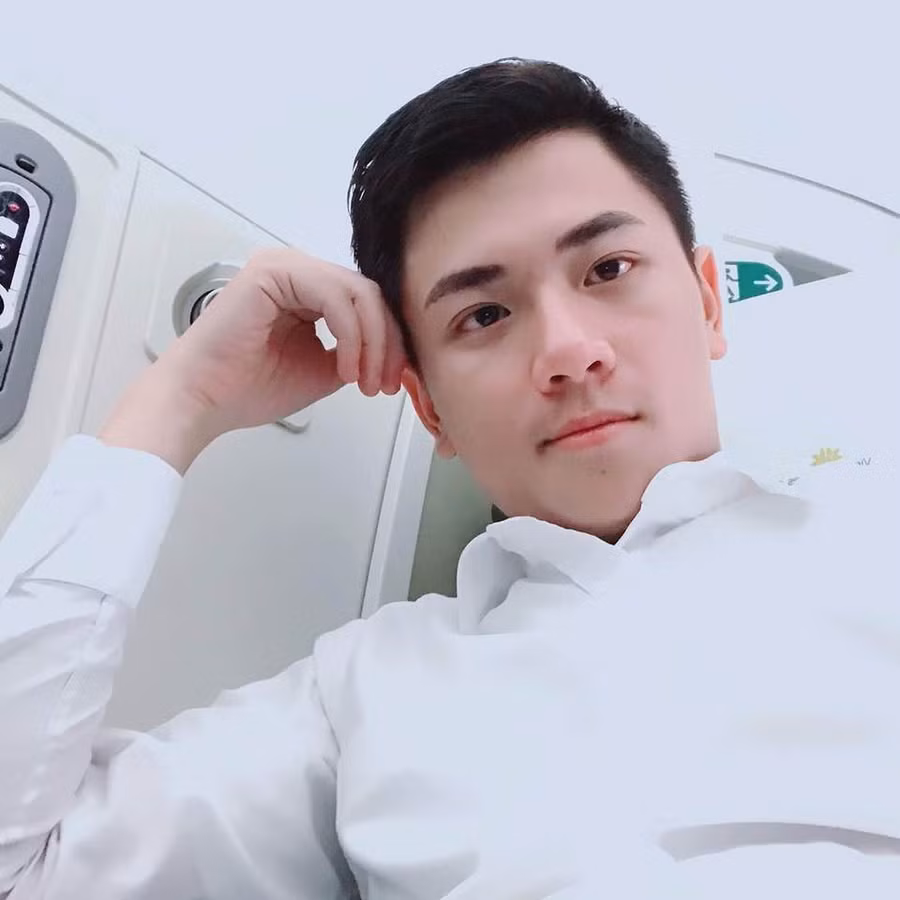 Chân dung chàng tiếp viên hàng không điển trai khiến hội chị em "mê mẩn" ảnh 1 Chân dung chàng tiếp viên hàng không điển trai khiến hội chị em "mê mẩn" ảnh 1