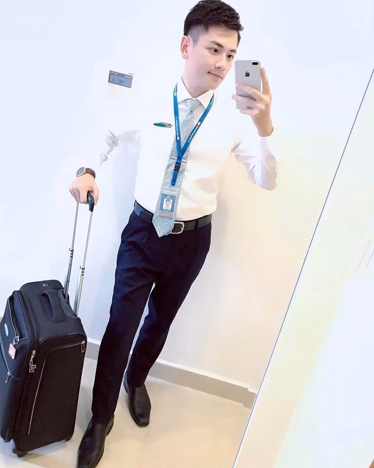 Chân dung chàng tiếp viên hàng không điển trai khiến hội chị em "mê mẩn" ảnh 3 Chân dung chàng tiếp viên hàng không điển trai khiến hội chị em "mê mẩn" ảnh 3