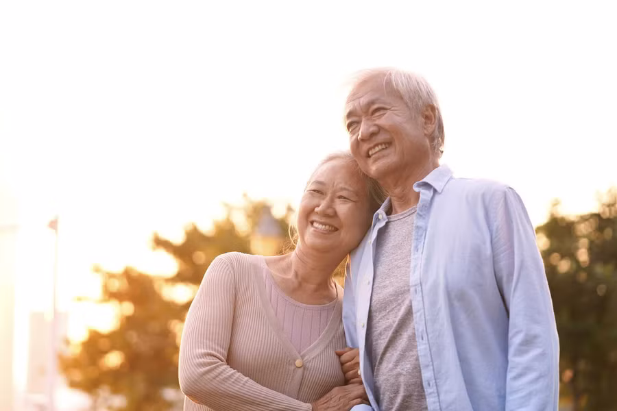 Nỗ lực tương tác với gia đình và bạn bè có thể mang lại nhiều lợi ích cho sức khỏe của bạn khi bạn già đi. (Ảnh: ITN)