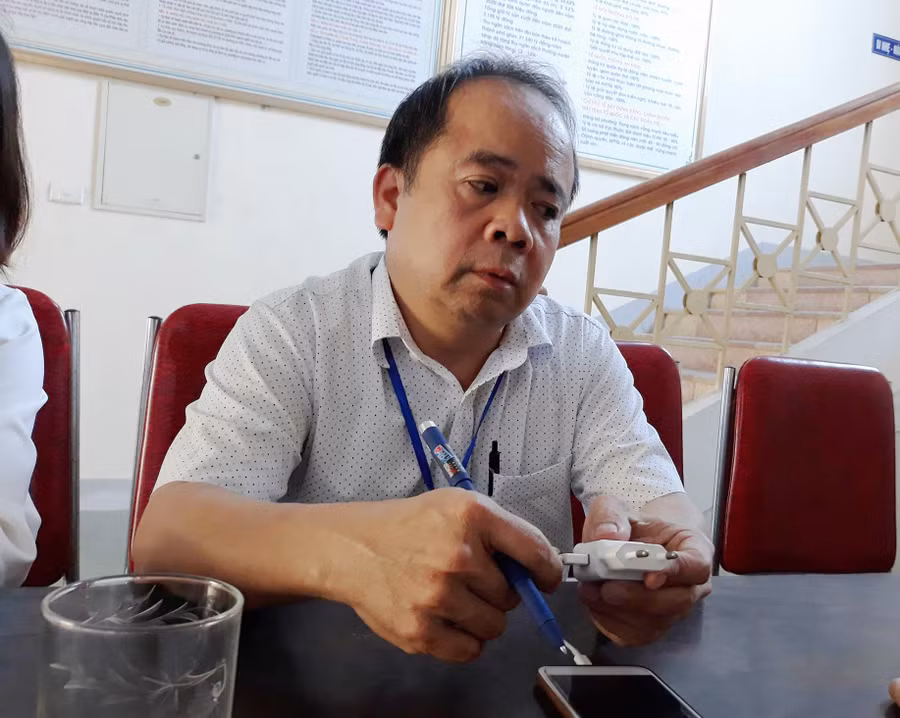 Ông Thái Giáp Vinh – Chủ tịch UBND phường Lê Lợi, TP Vinh trao đổi với phóng viên