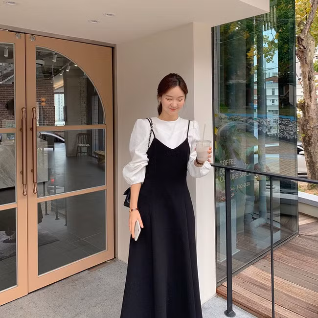 Học ngay 12 set đồ của các quý cô Châu Á để thêm ý tưởng diện đồ cho những ngày mưa lạnh-11