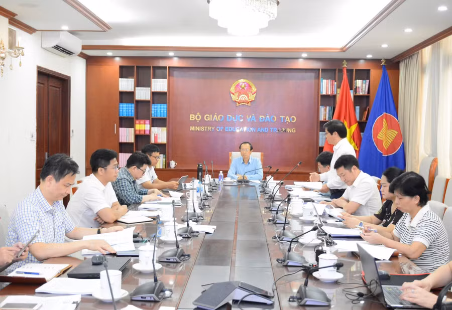 Thứ trưởng Phạm Ngọc Thưởng chủ trì hội nghị.