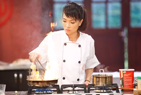 Tại cuộc thi Vua đầu bếp Việt Nam năm 2014, Minh Nhật ghi ấn tượng bởi sự điềm tĩnh trong tác phong, sáng tạo trong sản phẩm Tại cuộc thi Vua đầu bếp Việt Nam năm 2014, Minh Nhật ghi ấn tượng bởi sự điềm tĩnh trong tác phong, sáng tạo trong sản phẩm