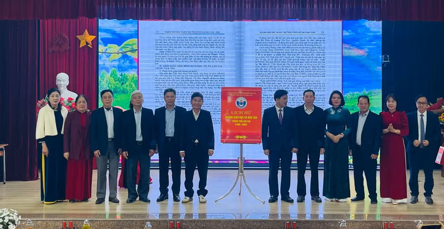 Cuốn Lịch sử ngành GD&ĐT thành phố Lào Cai chính thức ra mắt. 