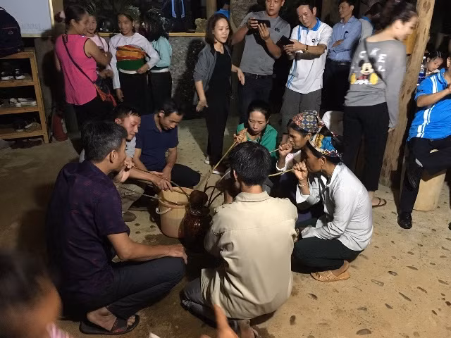 Đồng bào nơi đây hy vọng sớm có ánh sáng điện lưới thì Cao Sơn mới bứt phá, vươn lên phát triển được.