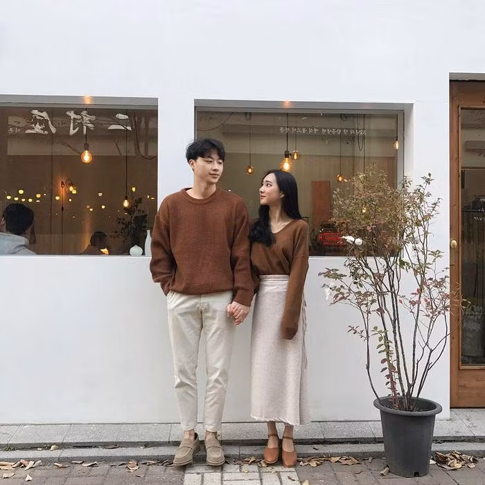 8 gợi ý diện đồ đơn sắc cực “hợp rơ” với chồng ảnh 1 muon dien do don sac ma “hop ro” voi chong, chi em dung bo qua 8 goi y nay! - 1