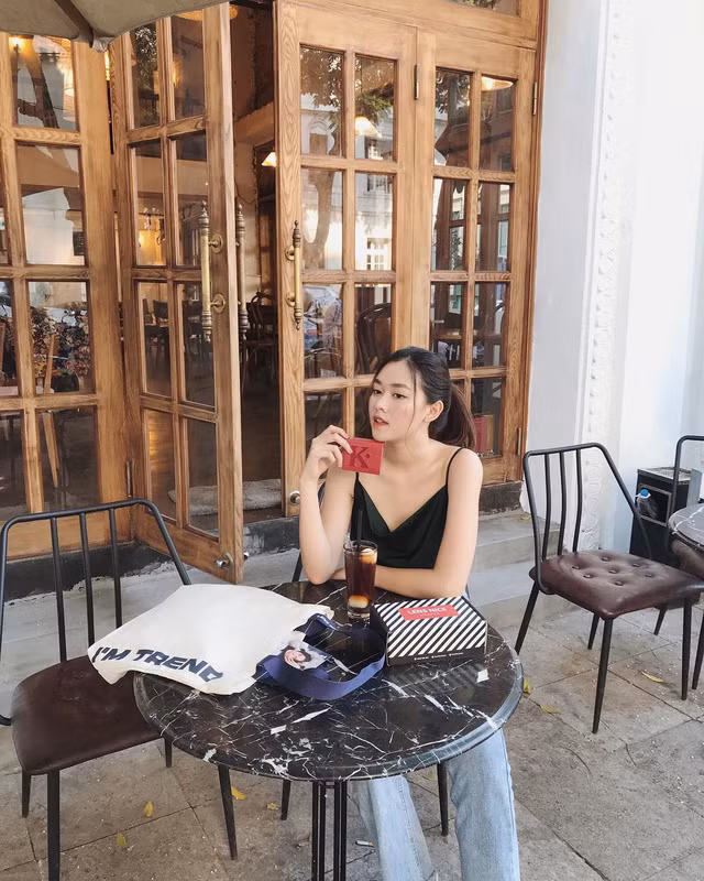 Nàng Á hậu được ví là bản sao của Hà Tăng: Style chỉ toàn màu đen - trắng nhưng sang chảnh như tiểu thư nhà trâm anh thế phiệt - Ảnh 10.