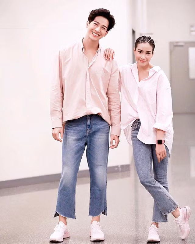 8 gợi ý diện đồ đơn sắc cực “hợp rơ” với chồng ảnh 4 muon dien do don sac ma “hop ro” voi chong, chi em dung bo qua 8 goi y nay! - 5