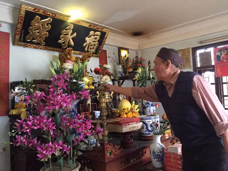5 loại nước nên dùng để lau bàn thờ đón năm mới phúc lộc dồi dào