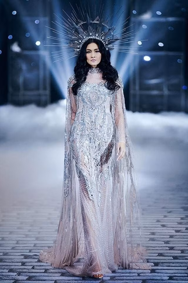 Hóa Nữ thần mặt trời, Angela Phương Trinh vẫn lép vế bởi người này ảnh 10 Hóa Nữ thần mặt trời, Angela Phương Trinh vẫn lép vế bởi người này ảnh 10