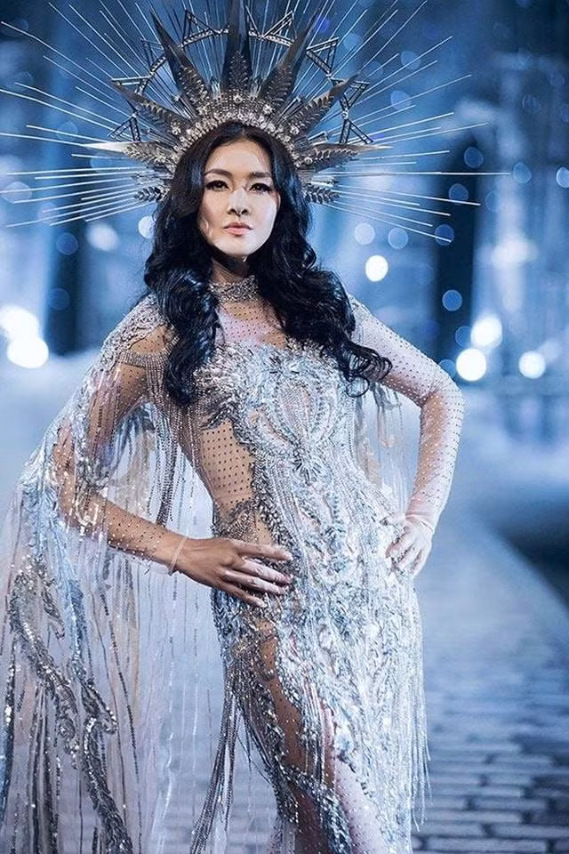 Hóa Nữ thần mặt trời, Angela Phương Trinh vẫn lép vế bởi người này ảnh 11 Hóa Nữ thần mặt trời, Angela Phương Trinh vẫn lép vế bởi người này ảnh 11