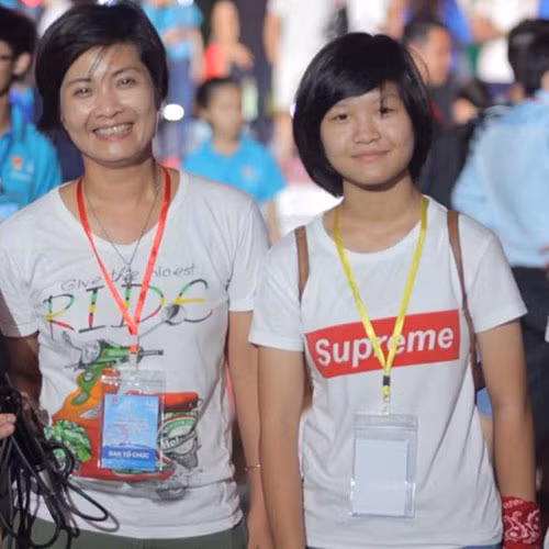 Lộ thân thế đáng nể của bạn gái nghệ sĩ Công Lý sau 3 lần đổ vỡ hôn nhân ảnh 5 Người vợ đầu và con gái Công Lý.