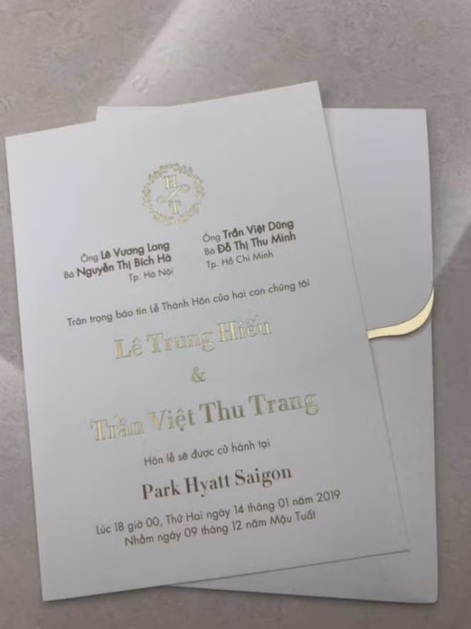 Bất ngờ thiệp cưới giản dị khó tin của nam ca sĩ Lê Hiếu ảnh 1 bat ngo truoc thiep cuoi gian di kho tin cua nam ca si le hieu - 1