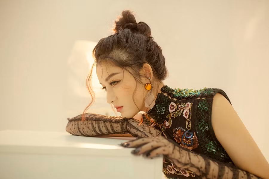 Huyền My thừa nhận độc thân, mơ về đám cưới bí mật trên biển