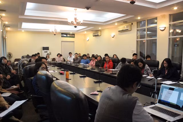 Buổi tọa đàm thu hút sự quan tâm của các bậc phụ huynh và các em học sinh.