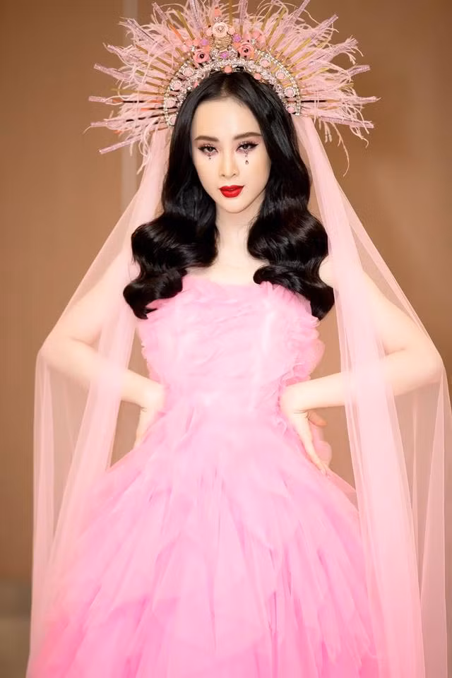 Hóa Nữ thần mặt trời, Angela Phương Trinh vẫn lép vế bởi người này ảnh 5 Hóa Nữ thần mặt trời, Angela Phương Trinh vẫn lép vế bởi người này ảnh 5