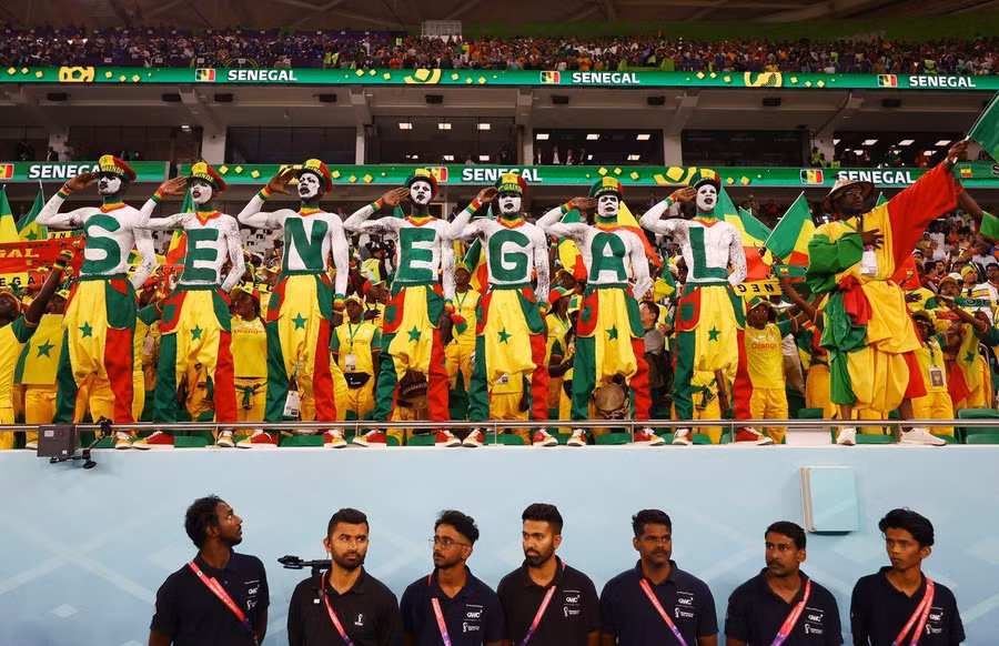 Màn hóa trang cực kỳ ấn tượng từ các cổ động viên của Senegal.