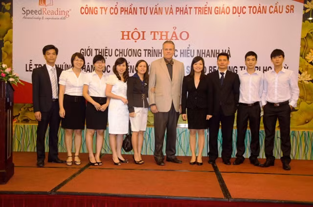 Đội ngũ giảng viên môn đọc nhanh được tiến sĩ Bruce đào tạo