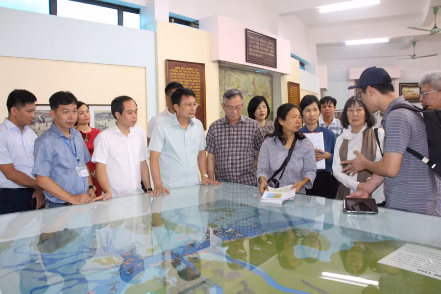 Đoàn chuyên gia Quốc tế UNESCO/ICOMOS khảo sát, thẩm định tại Bảo tàng Bạch Đằng. Đoàn chuyên gia Quốc tế UNESCO/ICOMOS khảo sát, thẩm định tại Bảo tàng Bạch Đằng.