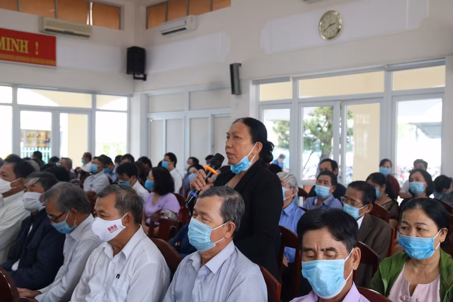 Cử tri quận Ngũ Hành Sơn (TP Đà Nẵng) tại buổi tiếp xúc cử tri.