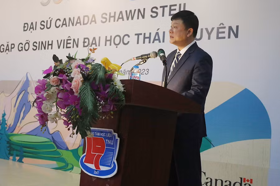 PGS.TS Hoàng Văn Hùng, Giám đốc Đại học Thái Nguyên phát biểu tại chương trình. PGS.TS Hoàng Văn Hùng, Giám đốc Đại học Thái Nguyên phát biểu tại chương trình.