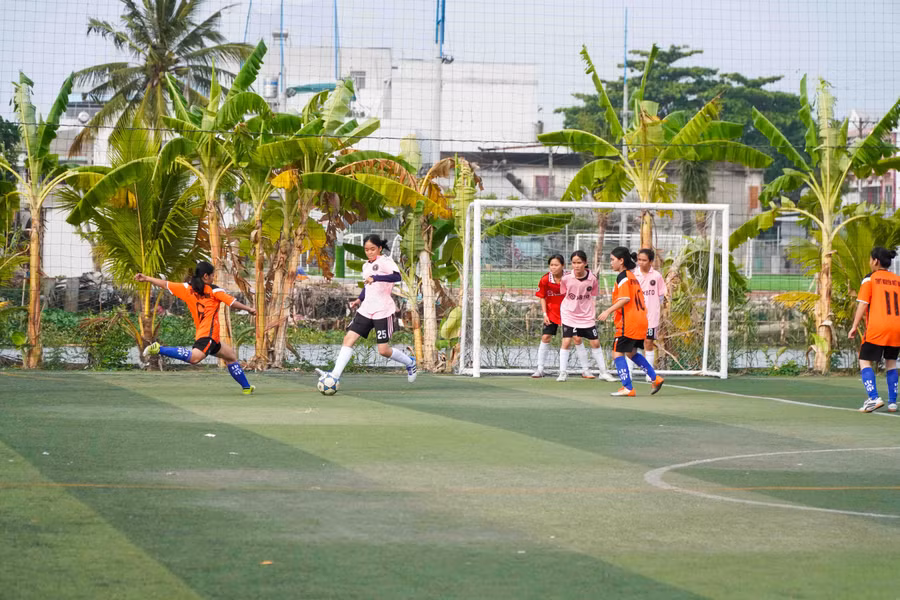 Những pha ghi bàn đẹp tại giải bóng đá nữ HS TP Cần Thơ.
