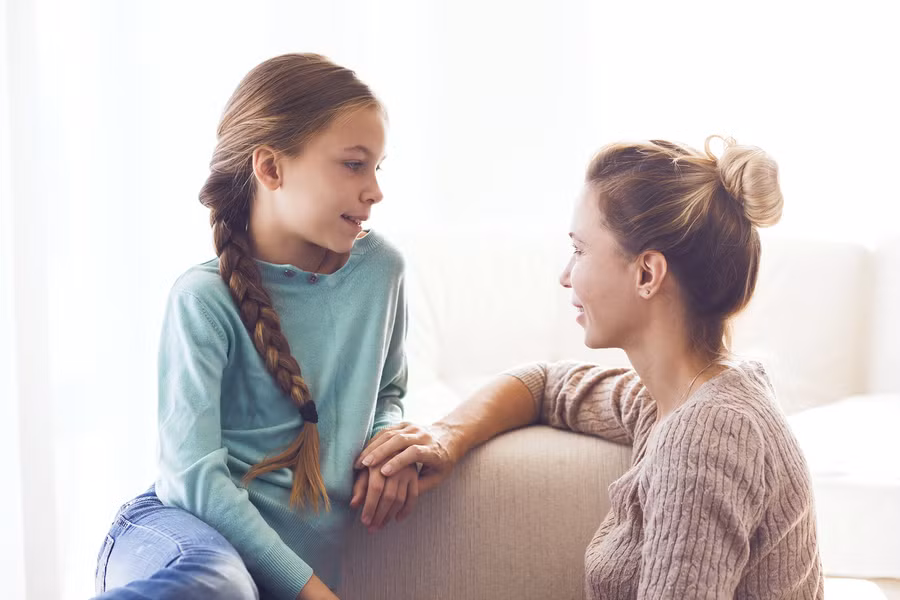 Nếu bạn không thoải mái khi nói về tình dục hoặc trả lời một số câu hỏi nhất định của con, hãy thành thật về điều đó. (Ảnh: ITN). Nếu bạn không thoải mái khi nói về tình dục hoặc trả lời một số câu hỏi nhất định của con, hãy thành thật về điều đó. (Ảnh: ITN).